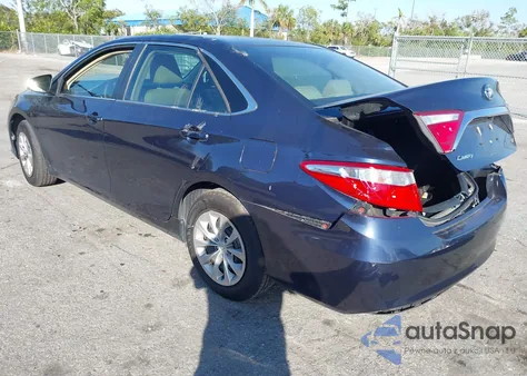 2017 Toyota Camry Le z USA, uszkodzony, nr VIN 4T1BF1FK8HU723651